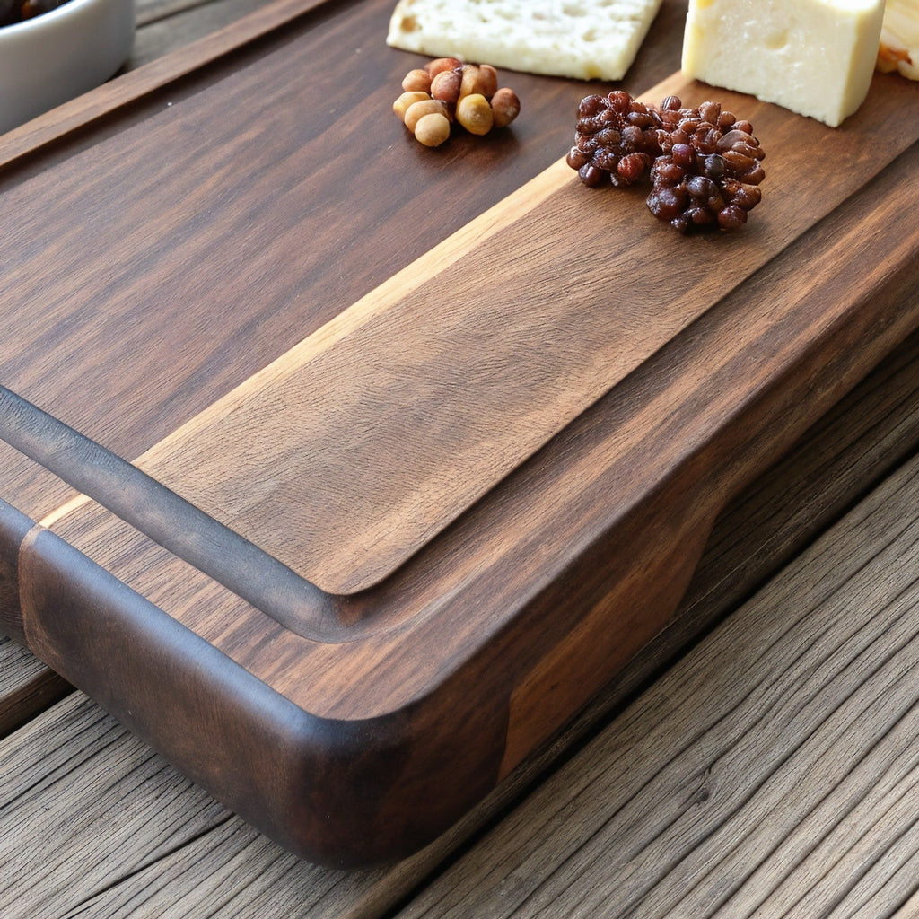 Planche de charcuterie en noyer Barviro — détail du bord