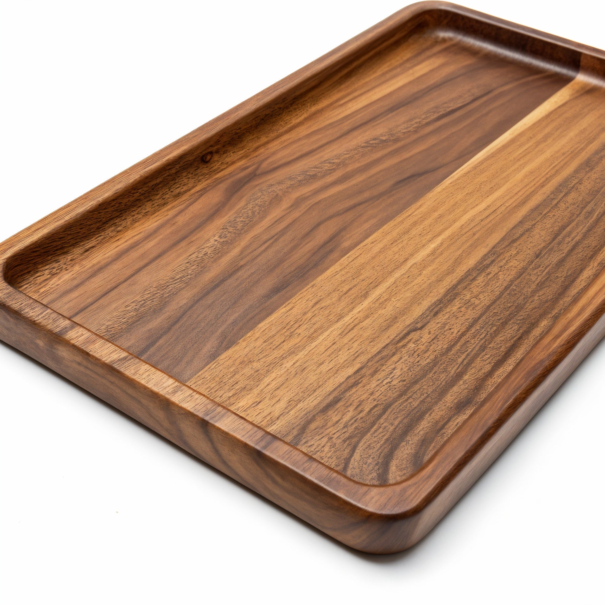 Plateau de charcuterie Barviro — vue trois-quarts du plateau en bois de noyer