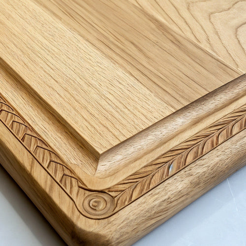 Barviro Planche avec Bordure Gravée en Frêne — détail du bord avant