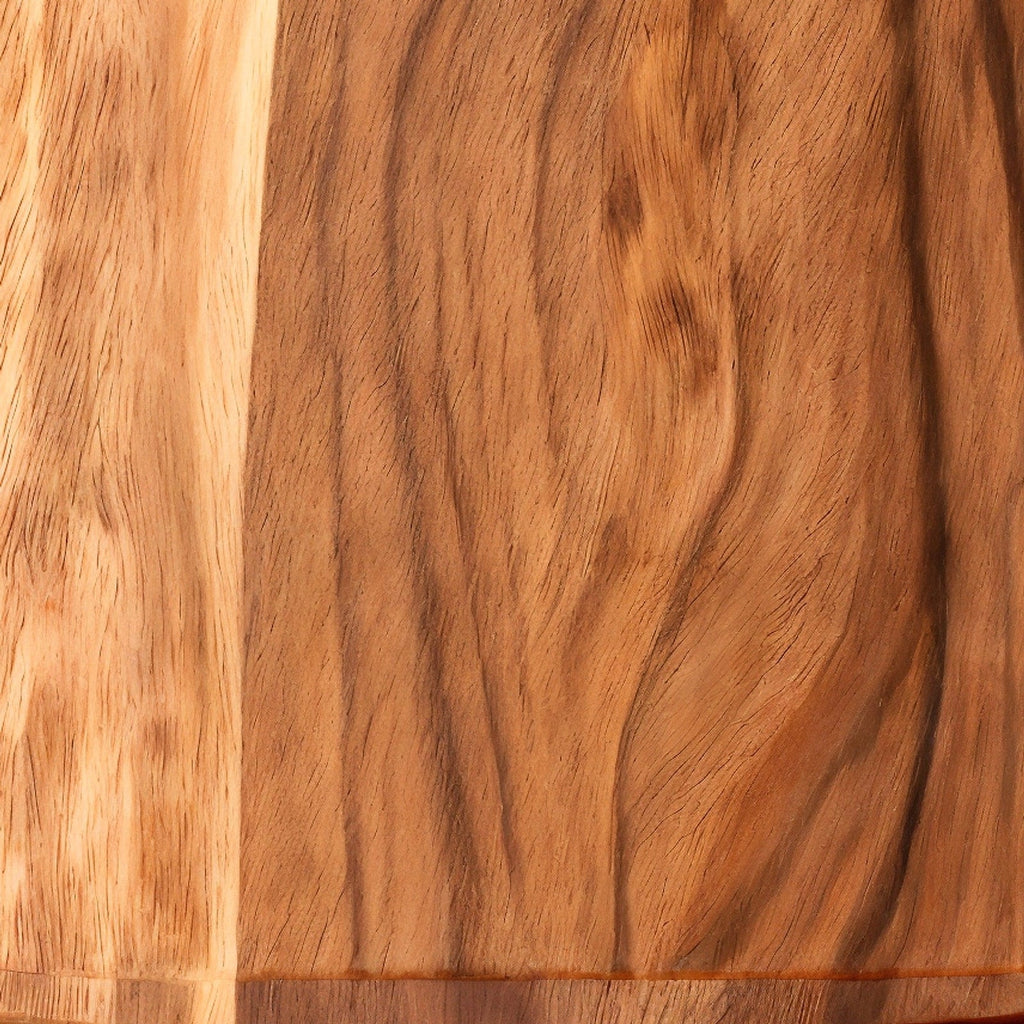 Planche de charcuterie Barviro — gros plan sur le grain du bois